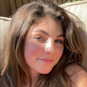 Meet your Posher, Ella